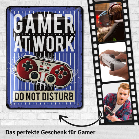 Blechschild Gamer at work