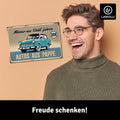 LANOLU Fotomagnet Trabant- Männer aus Stahl fahren Autos aus Pappe - 8 x 5,5 cm