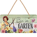 Blechschild Bin im Garten mit Blumen
