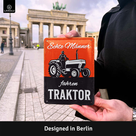Blechschild Männer fahren Traktor