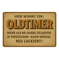 Hier wohnt ein Oldtimer Blechschild