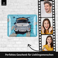 Blechschild Trabant durch Mauer